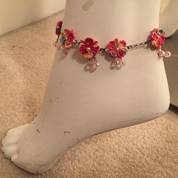 Ankle bracelet with fabric flowers & beads - Picture 1 of 3
